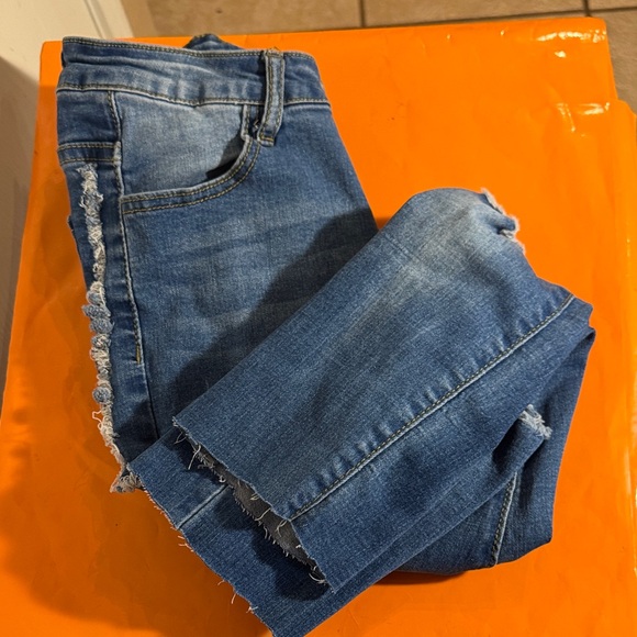 SHEIN Denim - Frayed Hem Blue Jeans